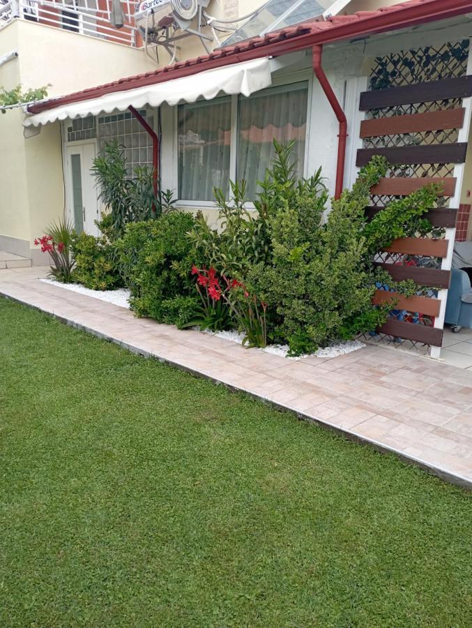 Райский Уголок Nea Moudania Exterior foto